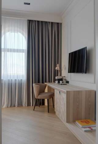 Отель Riviera House Киев Люкс с видом на реку-6