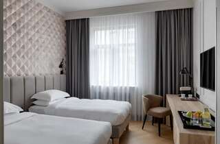 Отель Riviera House Киев Улучшенный двухместный номер с 2 отдельными кроватями-6